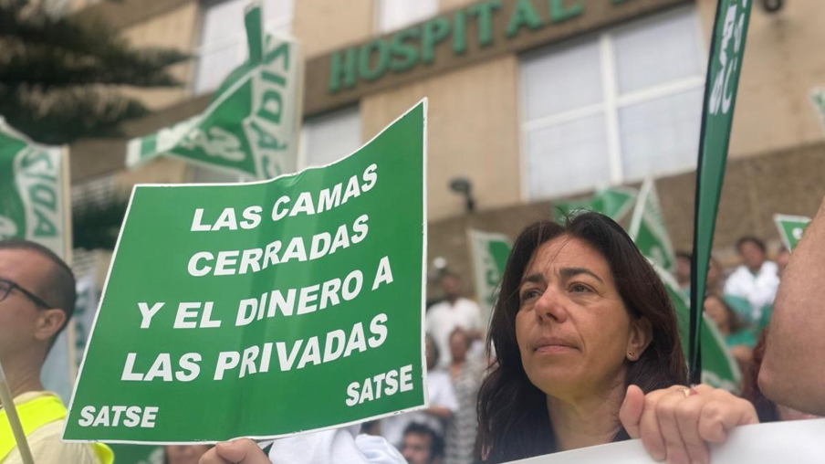 Protesta por desmantelamiento del Hospital San Carlos